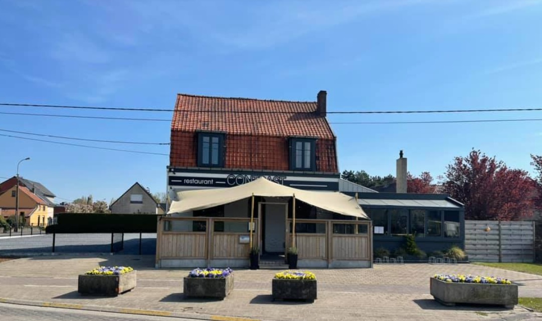 Restaurant Contrast